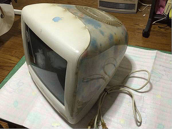 iMac SE フラワーパワー (Apple) 2001年 | 古いハードに囲まれて since2011