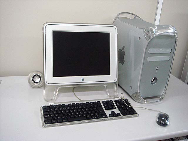 Power Mac G4 Quick Silver（Apple） 2002年 | 古いハードに囲まれて