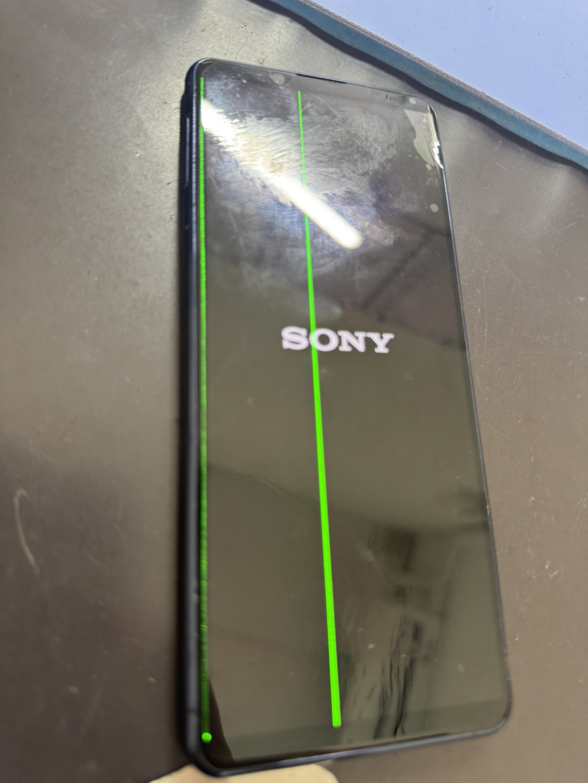 Xperia 5ll】液晶画面に緑の線が現れた！！そのまま放置していても