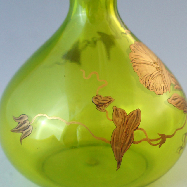 オールドバカラ「朝顔文様 緑色ガラス 瓢箪花瓶」《アンティックかとう》