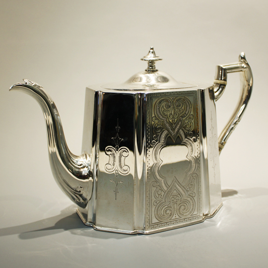 イギリス：シェフィールド「ティーポット」《アンティックかとう》