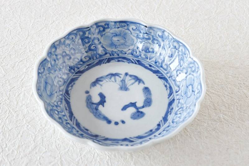 古伊万里 染付 花唐草 松竹梅 線描き 輪花型 膾皿 - 生活骨董と古布の