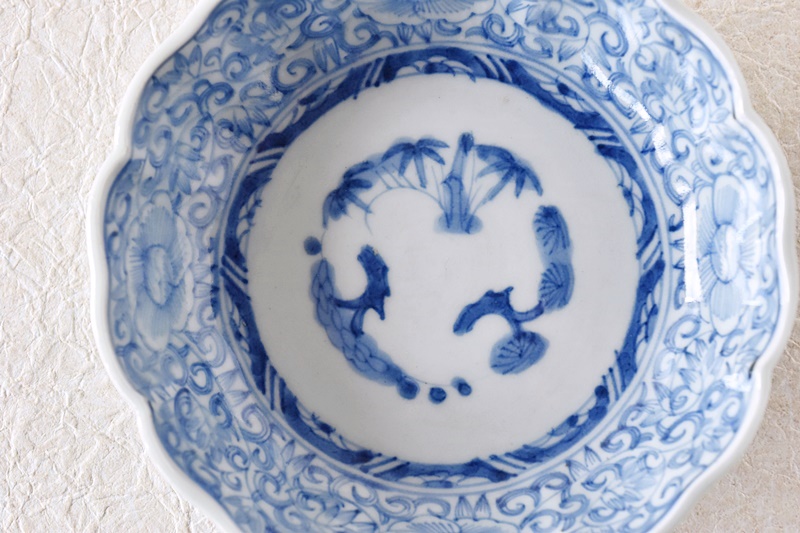 古伊万里 染付 花唐草 松竹梅 線描き 輪花型 膾皿 - 生活骨董と古布の