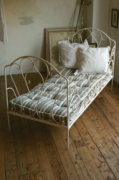 アンティークアイアンベッド フランス 【Antiques Truffle 京都 鹿ケ谷】