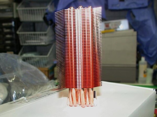 ASCII.jp：全銅製で1.8kg！ 限定生産のCPUクーラー「TRUE Copper」！