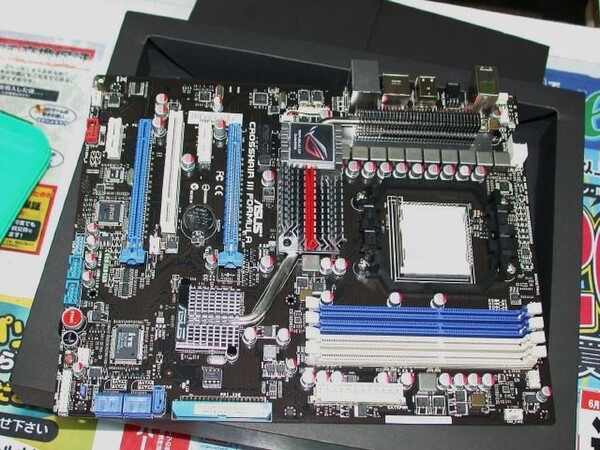 ASCII.jp：「R.O.G」シリーズ初のAM3対応ハイエンドマザーがASUSTeKから！