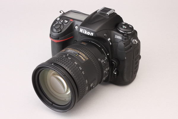 ASCII.jp：カメラマンの気分を盛り上げる一台――ニコン「D300S」 (1/5)