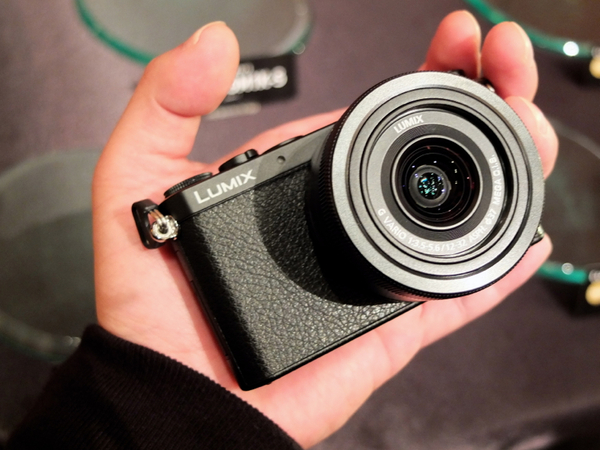 ASCII.jp：パナソニック、手のひらサイズのフォーサーズ機「LUMIX GM