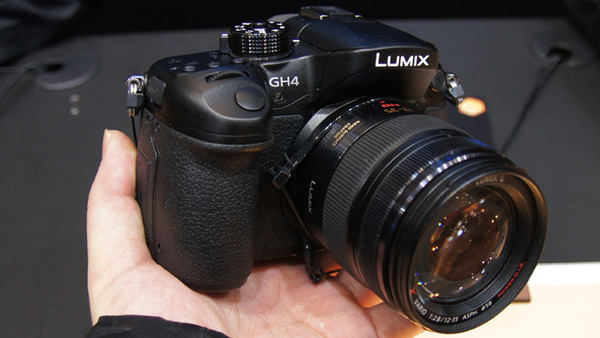 ASCII.jp：パナソニックの4Kミラーレス「DMC-GH4」がCP+で触り放題！