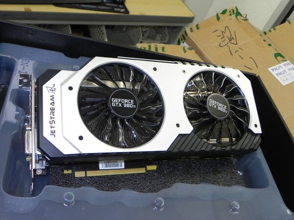 ASCII.jp：ファンが逆回転するPalitオリジナルのGeForce GTX 980 Tiが