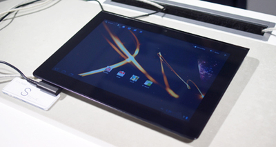 ASCII.jp：非対称デザインのソニー製タブ「Sony Tablet S」：Xperia