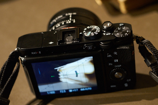 ASCII.jp：レースクイーン撮影会に超高級コンデジ「RX1R II」で挑んだ