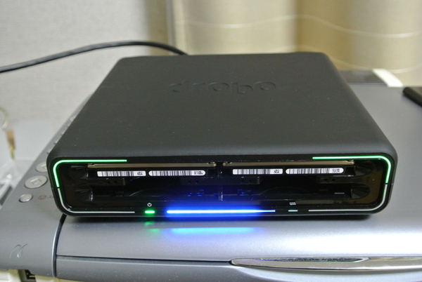 ASCII.jp：小さいが高性能な「Drobo Mini」を使ってみよう (1/5)