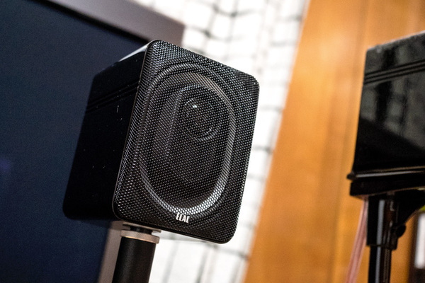 ASCII.jp：スピーカーが消える!? ELAC BS302が得た小型ゆえの魅力 (1/3)
