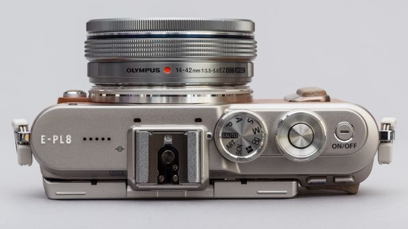 ASCII.jp：オシャレな見た目と多彩な機能！ オリンパス「PEN E-PL8」を