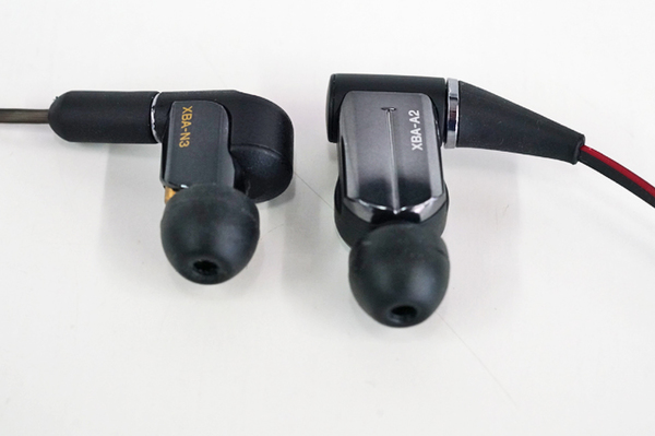 ASCII.jp：同梱物特盛りのコンパクトハイレゾイヤフォン「XBA-N3