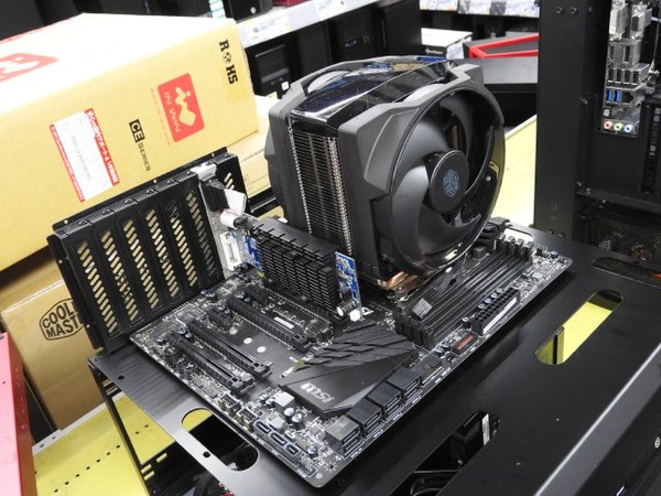 ASCII.jp：PCケースにも変化するベンチ台がLian Liから発売