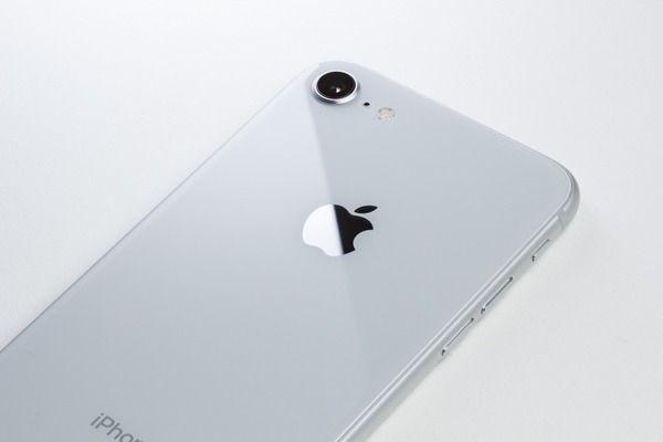 ASCII.jp：【実機レビュー】iPhone 8シリーズのワイヤレス充電を試した