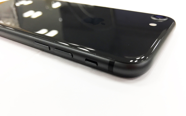 ASCII.jp：「iPhone 8のスペースグレイ、ブラックじゃないか説」を検証する