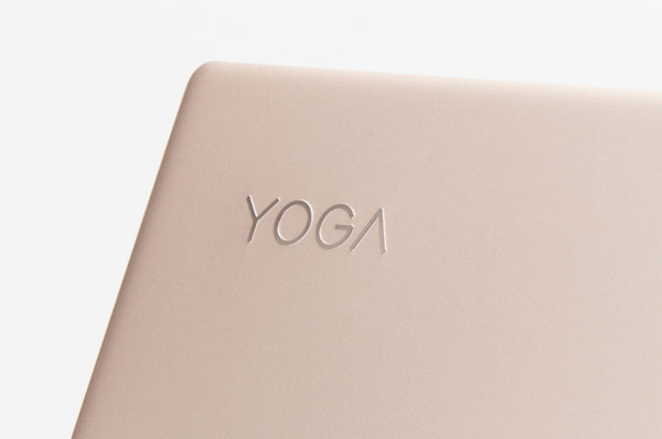 ASCII.jp：お洒落で薄型で4Kの15万円台ノートPC「YOGA 910」は外で使い