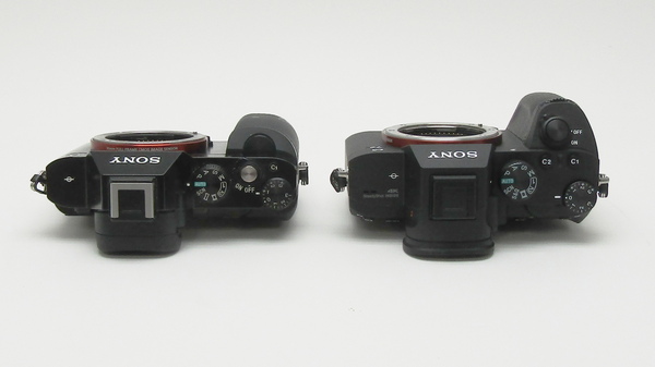 ASCII.jp：ソニーの最新フルサイズ一眼「α7III」が編集部に到着 初代