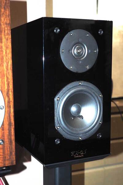 ASCII.jp：塗装が変われば音も変わる、漆やピアノ仕上げが選べる「KX-0.5」