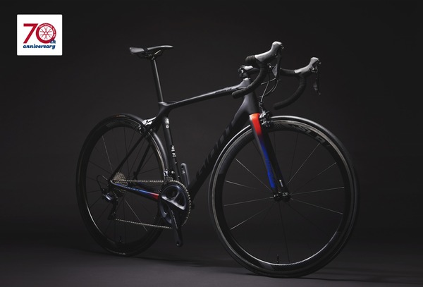 ASCII.jp：「サイクルベースあさひ」70周年記念のロードバイクが脅威の