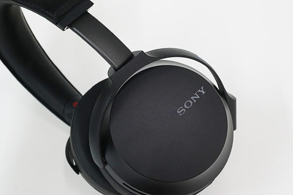 ASCII.jp：ハイエンドの有線ヘッドフォンで立体音響を楽しむ：Xperia