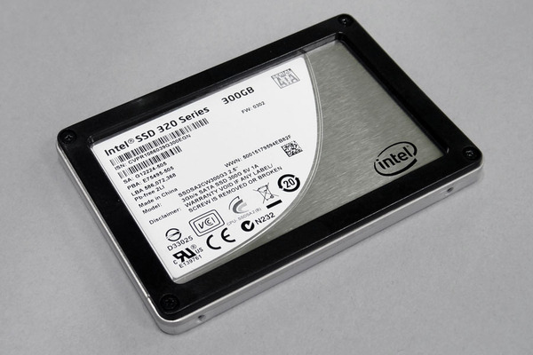 ASCII.jp：SATA2の新定番!? 「Intel SSD 320」の実力をチェック (1/4)