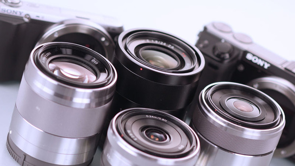 ASCII.jp：ミラーレス機でこそカッコよく撮る！ 単焦点レンズのススメ