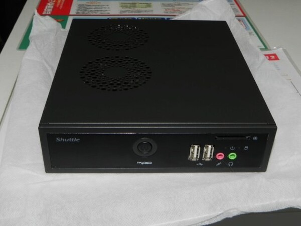 ASCII.jp：厚さ38mmの小型＆薄型ベアボーン「DS61」がShuttleから発売