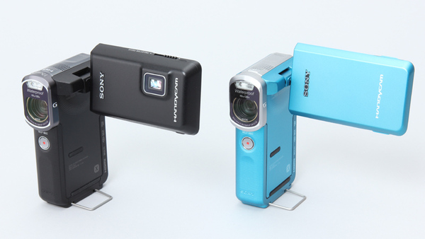 ASCII.jp：縦型防水ハンディカムにプロジェクター内蔵モデルが！