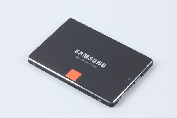 ASCII.jp：コスパが優秀なSamsungの最新SSD「840 EVO」を試す (1/4)