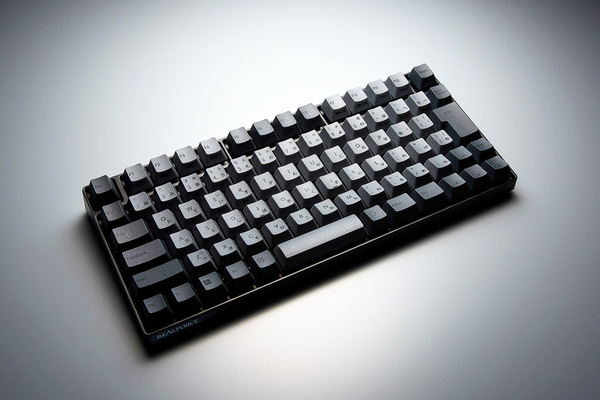 ASCII.jp：プロ愛用プレミアムキーボードに初の小型軽量モデル