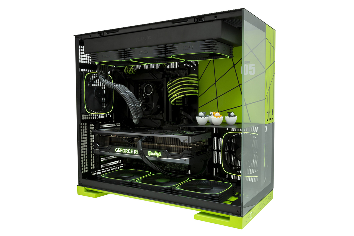 推しフィギュアを飾れる！ ピラーレスPCケースのニューフェース