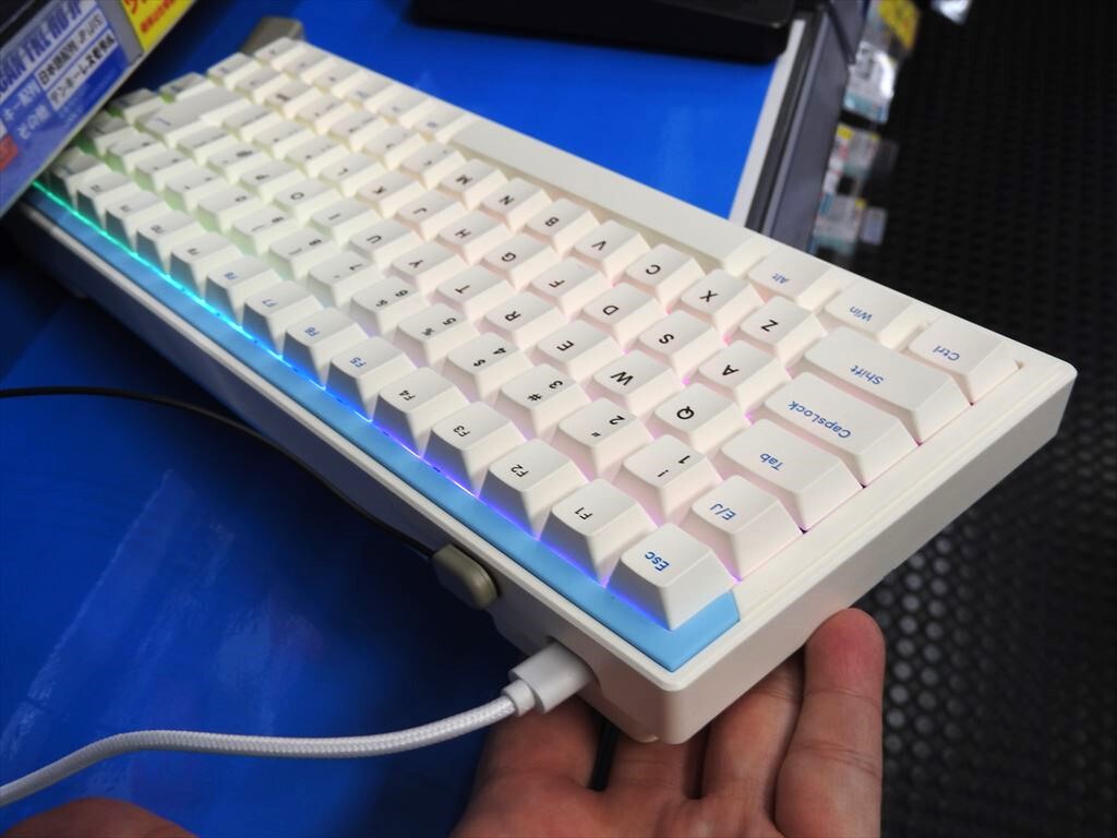 日本語(JIS)レイアウトで75％サイズのラピットトリガー対応キーボード