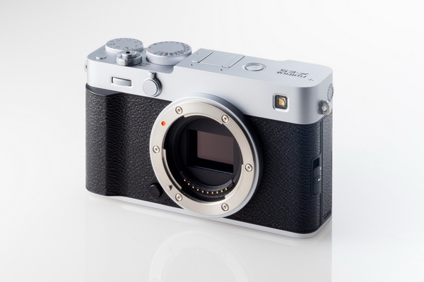 ASCII.jp：4020万画素に手ブレ補正搭載の超小型ミラーレスカメラ=富士