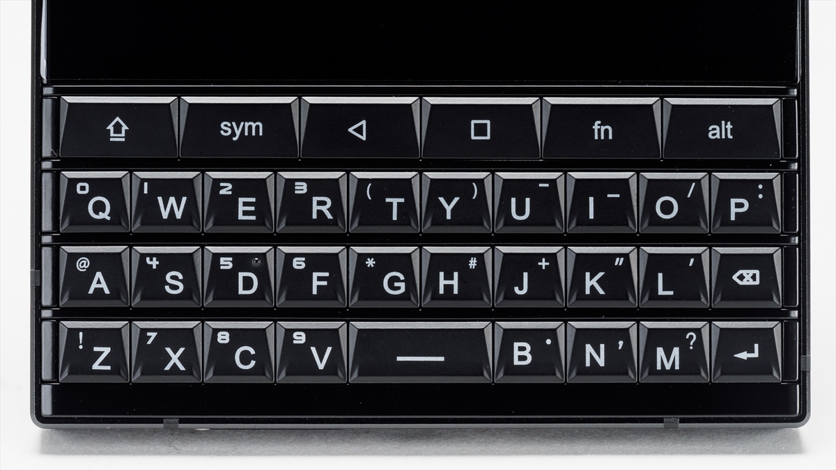 俺は即買い！物理キーボードの満足感溢れたスマホが萌え過ぎる - 週刊