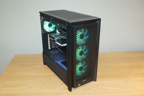 ASCII.jp：これはファンじゃなくても欲しくなる！CORSAIRづくしの