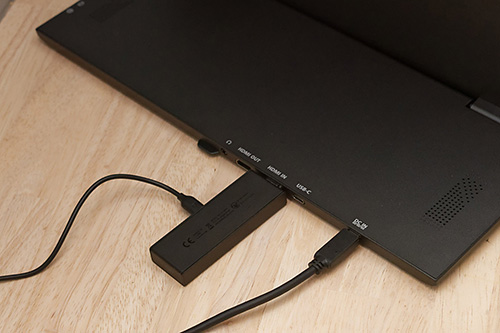 ちょっと待って！ HDMIループに対応したモバイルモニター「On-Lap