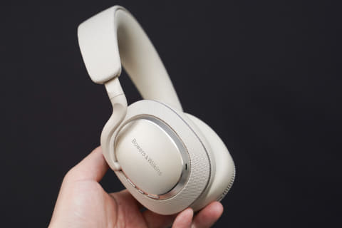 B&W、薄型化しても音質アップのNCヘッドフォン「Px7 S3」。aptX