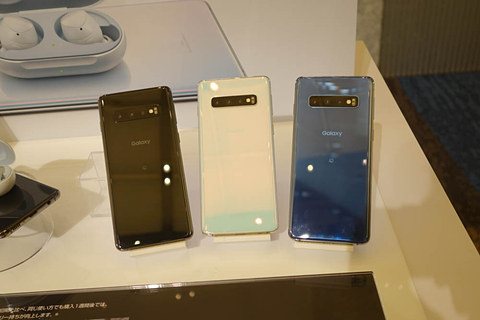 auから「Galaxy S10 SCV41」、画面内指紋認証と他のデバイスへの