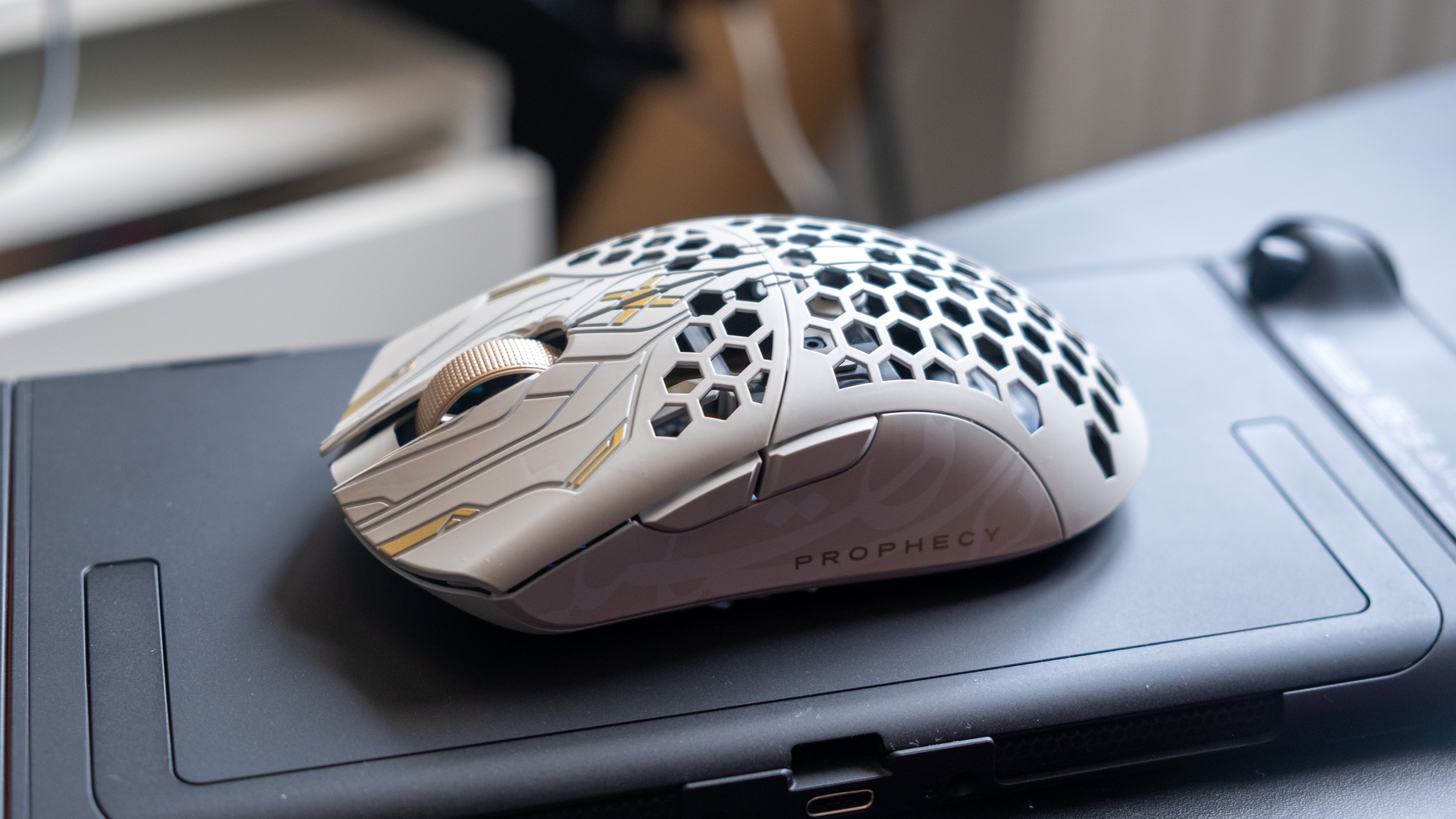 Finalmouse ULX Prophecy review: this 38g wireless mouse comes with