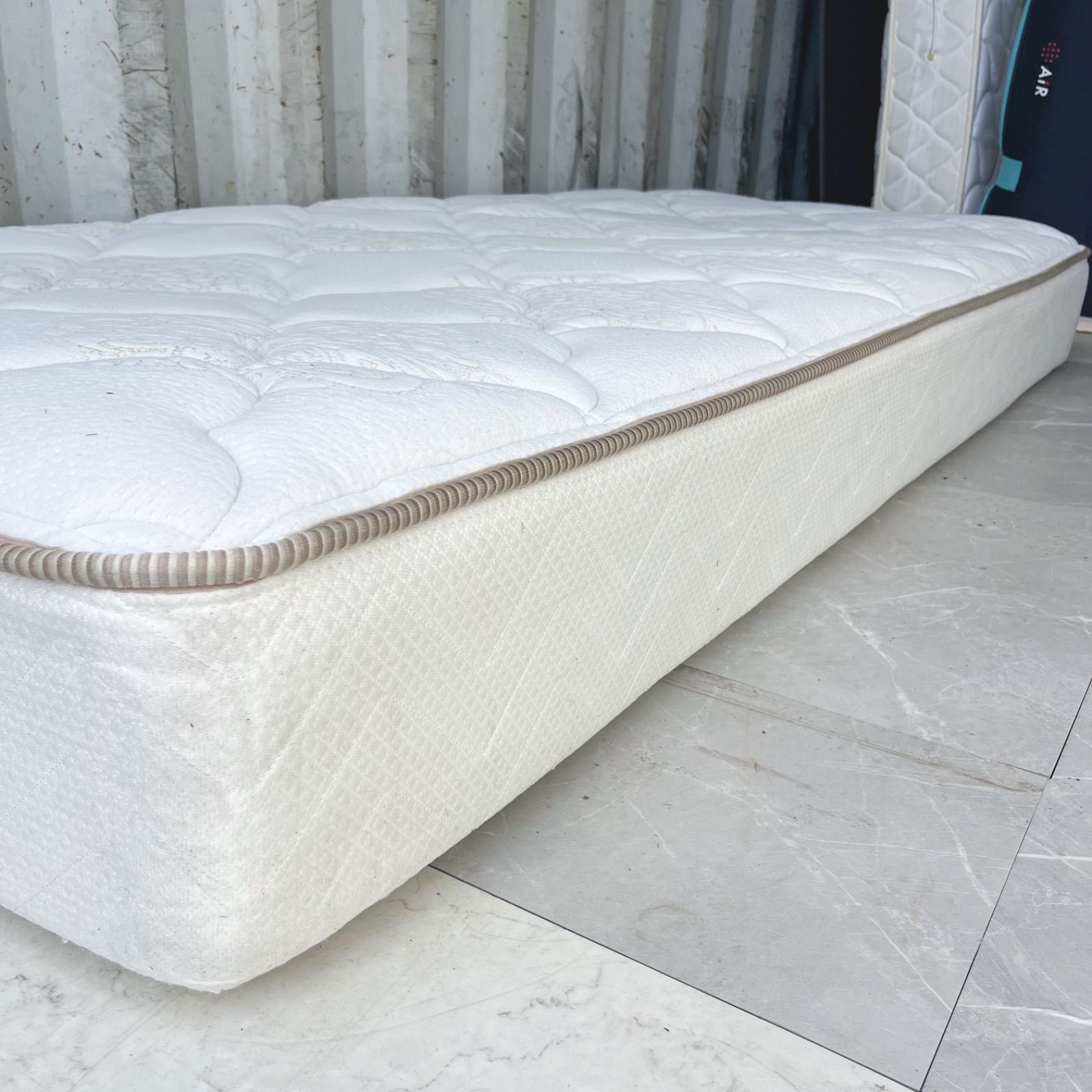 取付無料！IDC大塚 キングスダウン ロイヤルセレニティⅢ シングル