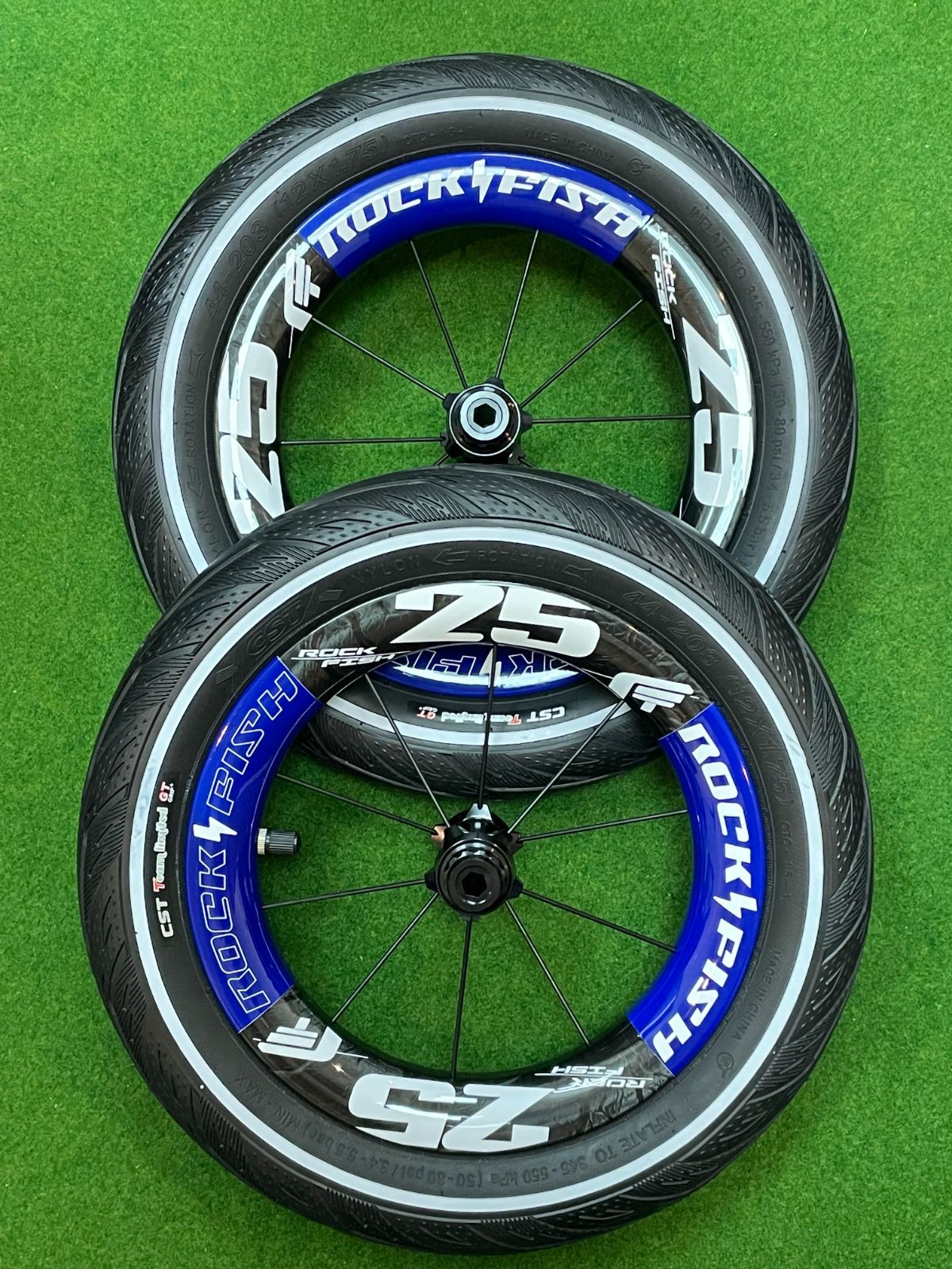 ROCKFISH 最新ランバイク カーボン ホイール レース チームリミテッド