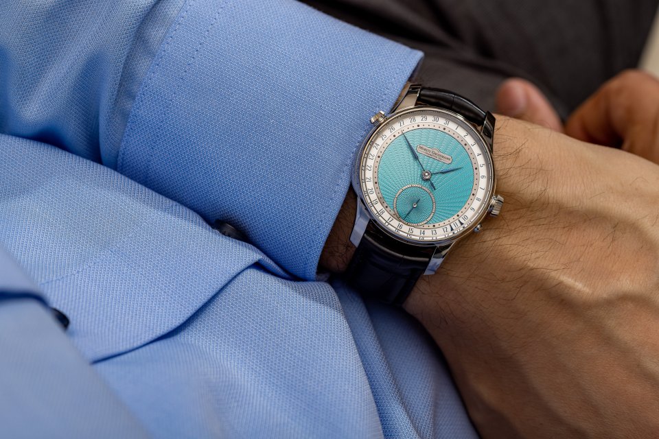 モリッツ・グロスマンが 日付表示機能搭載のギョーシェダイヤルモデル
