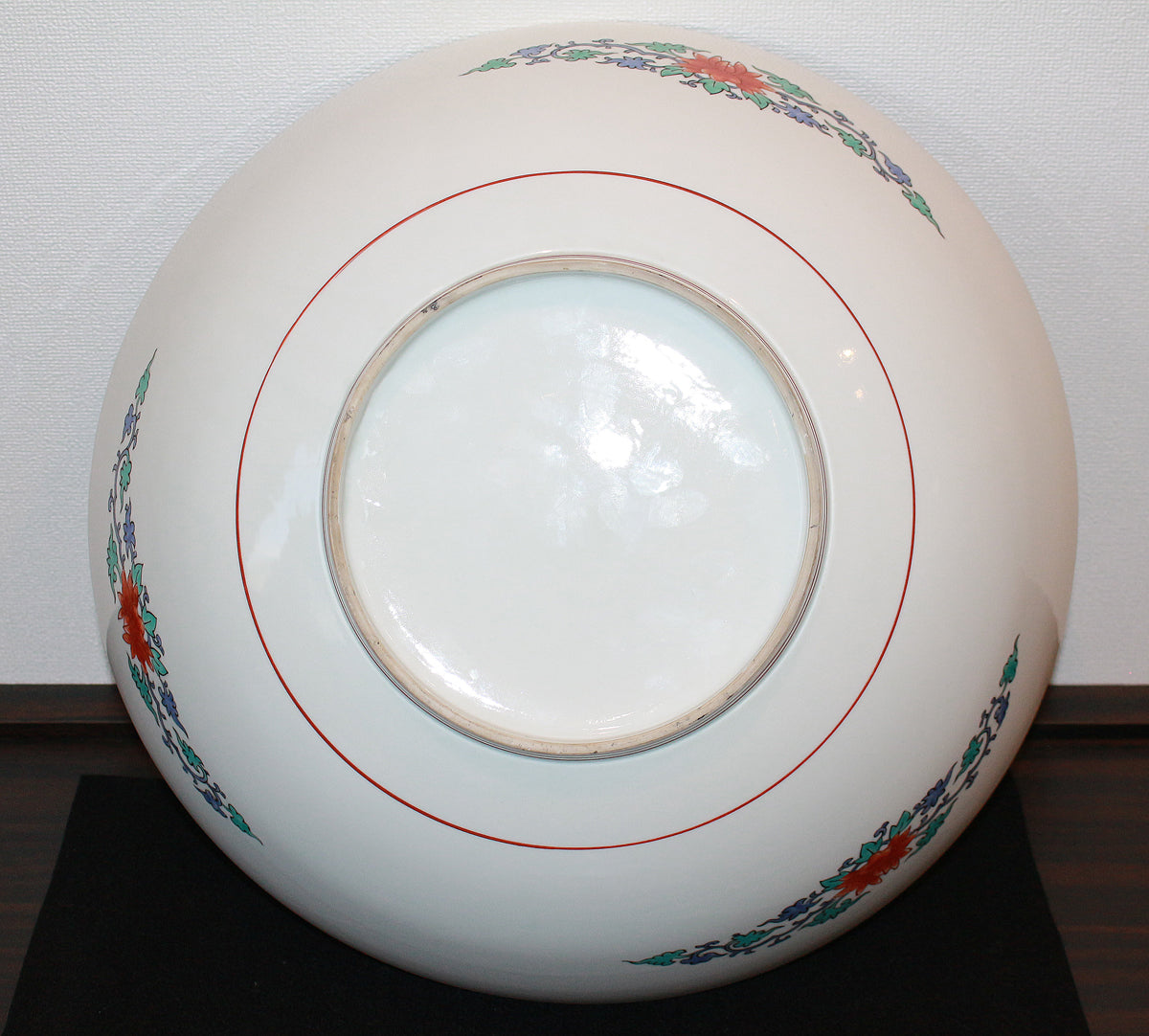 26134 13代酒井田柿右衛門 濁手葡萄りす文深鉢 – アート飛田