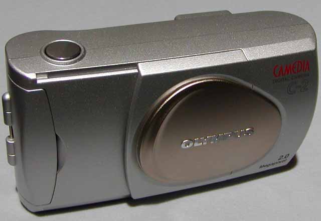 オリンパス、200万画素の入門機「C-2」