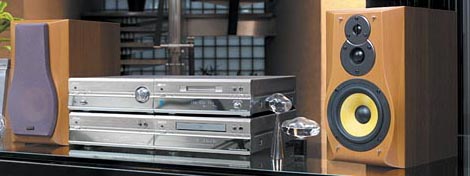 デンオン、アルミパネル採用のセパレートミニコンポ