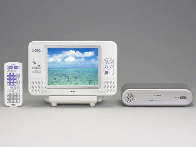 カシオ、無線LAN伝送の防水液晶テレビ「XFER」